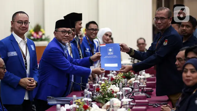 Zulkifli Hasan Pimpin Rombongan PAN Daftar Bacaleg ke KPU