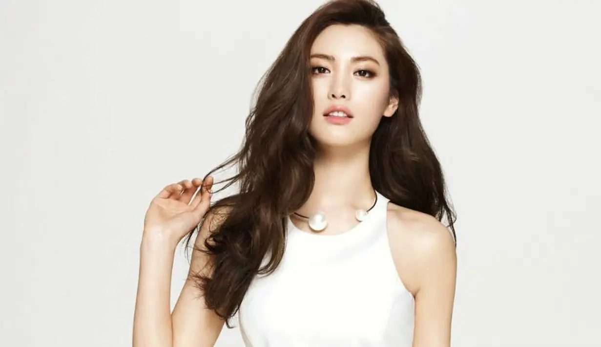 Nana After School mempunyai tubuh yang aduhai dan punya wajah yang cantik. Ia menempati posisi ke-5 di daftar The 100 Most Beautiful Faces of the World. (Foto: allkpop.com)