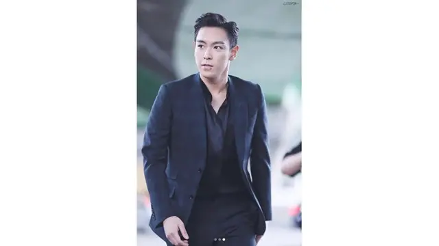 Kelabuhi Awak Media, Ini 7 Potret T.O.P Big Bang Saat Temui Fans Usai Wamil