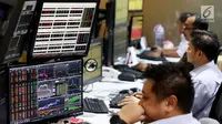 Indeks harga saham gabungan (IHSG) ditutup melemah 0,33% atau 18,94 poin ke level 5.693,39, Jakarta, Selasa (30/5). (Liputan6.com/Angga Yuniar)