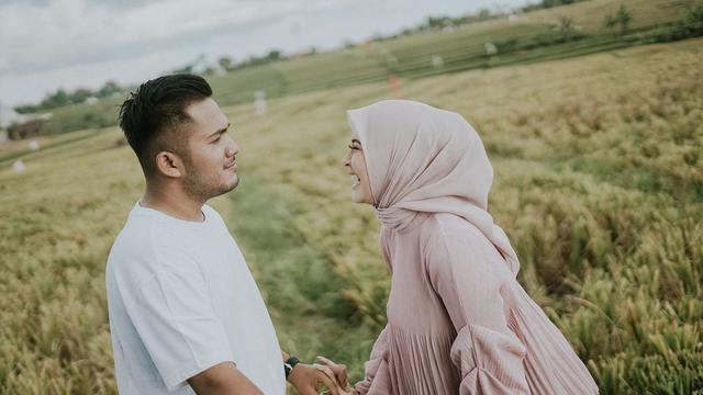 9 Prewedding Selebriti Yang Curi Perhatian Di 2020 Sederhana Hingga Glamor Hot Liputan6 Com