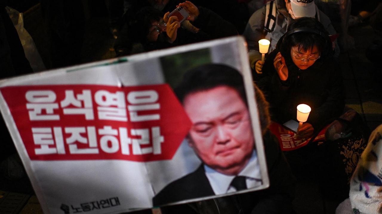 Nyalakan Lilin, Warga Korea Selatan Turun ke Jalan Desak Pengunduran Diri Presiden Yoon Suk Yeol
