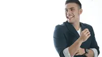 Eros Tjokro Nyanyikan Kembali Lagu Sheila Madjid