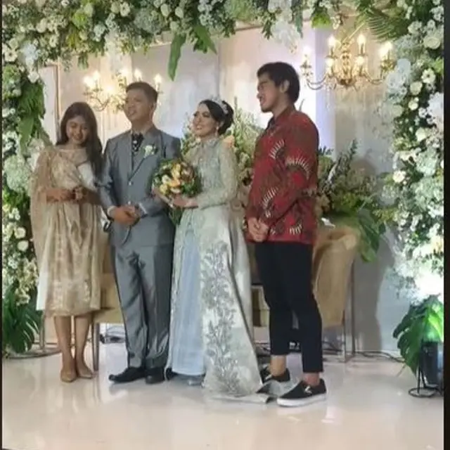 Tampilan Kaesang Pangarep dan Erina Gudono Saat Pergi Kondangan Bareng
