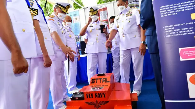 Pameran produk teknologi penelitian dosen dan mahasiswa STTAL. (Dok. TNI AL)