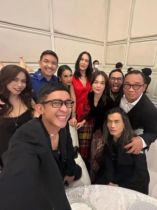 8 Potret Seleb Hadiri Pernikahan Adinda Thomas, Jennifer Dunn Tampil Manglingi