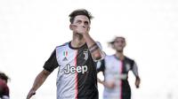 Striker Juventus, Paulo Dybala melakukan selebrasi usai membobol gawang Torino, Sabtu (4/7/2020). (Dok. Juventus)