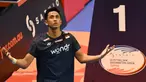 Reaksi tunggal putra Indonesia, Alwi Farhan, bereaksi saat tinjauan poin game melawan Dong Tian Yao (Tiongkok) di final turnamen bulu tangkis Australia Open 2026, Sydney, pada Minggu 14 Juni 2026. (Saeed KHAN/AFP)