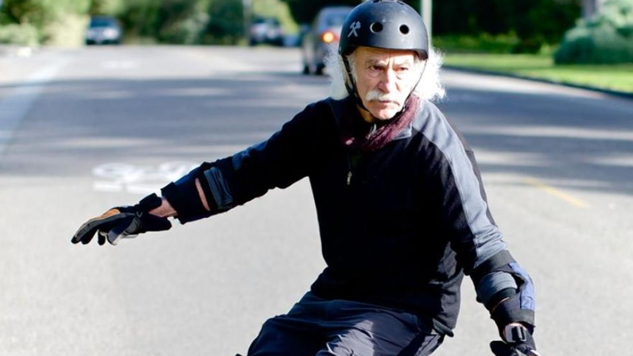 Kala Para Lansia Lakukan Hobi Anak Muda