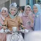 Seiring perkembangan fesyen, gaya berhijab kini mulai beragam dan tak lagi terkesan ketinggalan zaman.