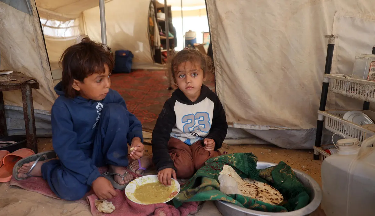 Selain menjadi korban langsung serangan Israel, anak-anak pengungsi Palestina juga rentan dengan trauma psikologis, akses pendidikan, kebutuhan dasar serta kesehatan. (Eyad BABA/AFP)
