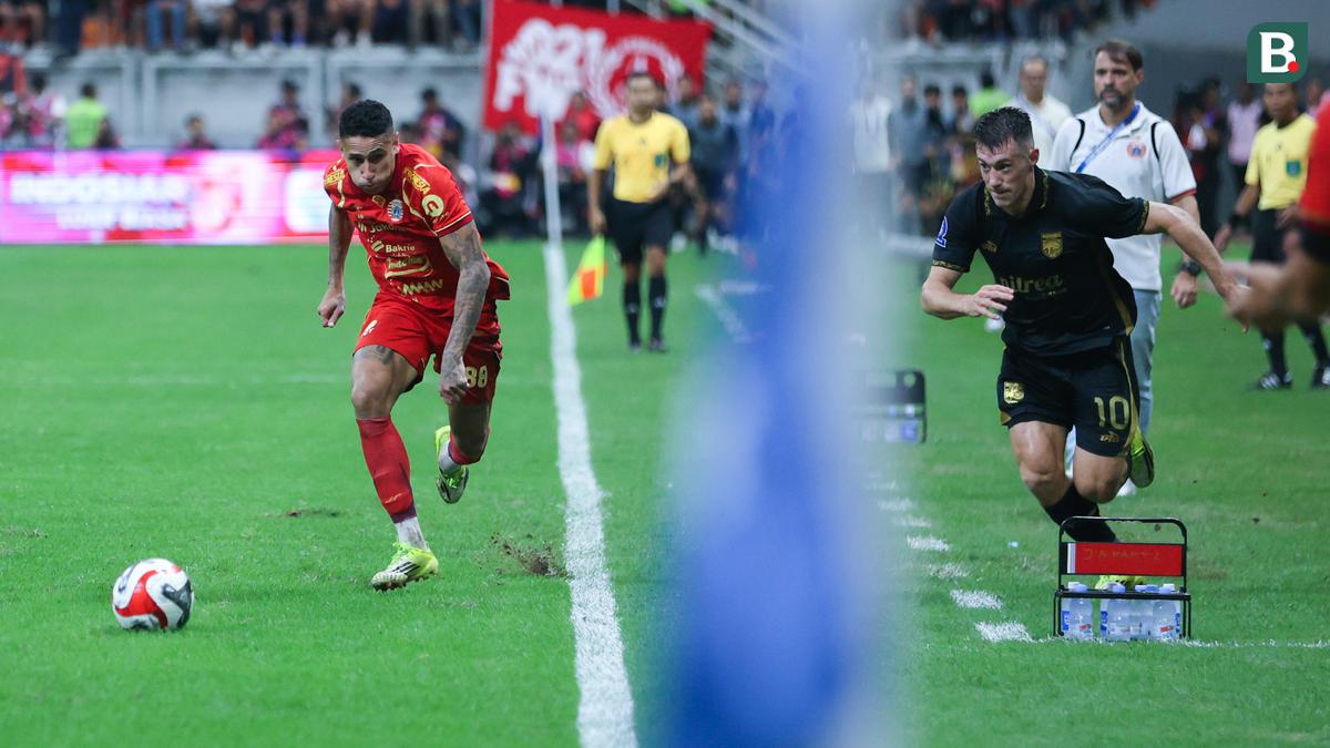 Foto: Parade Aksi Duel Sengit Pemain Persija vs Borneo FC di BRI Super League