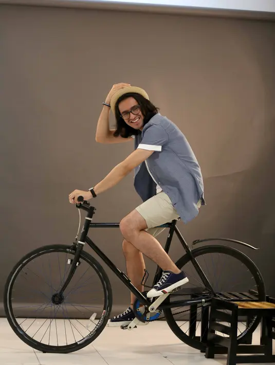 Turut bermain dalam sebuah produksi film menjadi salah satu mimpi yang ingin dicapai Omar dalam dunia kariernya ke depan. Lantaran hal itu Omar terus mengasa kemampuan beraktingnya di sinetron yang dibintanginya. (Nurwahyunan/Bintang.com)