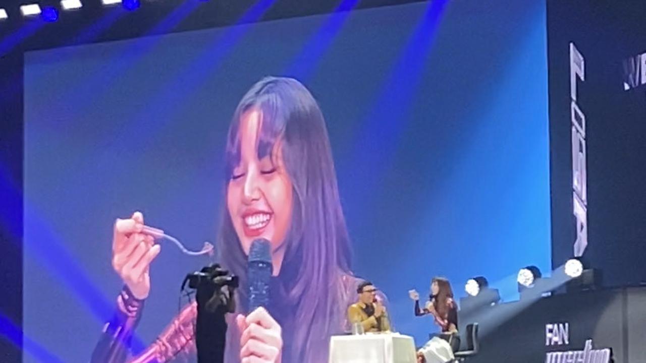 Lisa Blackpink saat fan meet di Jakarta. [Anisha/Fimela]
