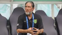 Pelatih Persebaya Surabaya, Benyamin van Brekelen. (Bola.com/Aditya Wany)