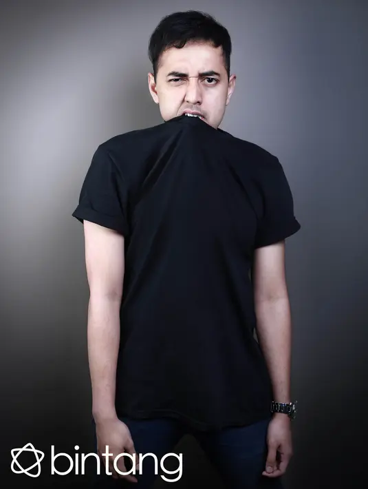 Kemal Palevi yang mengawali kariernya sebagai seorang komika atau stand up comedian kini semakin dikenal namanya, terlebih sudah banyak judul film yang dibintanginya. Tak sedikit memang komedian yang terjun ke dunia akting. (Febio Hernanto/Bintang.com)