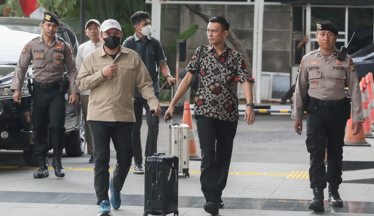 Penangkapan Bupati Kolaka Timur Abdul Azis dilakukan setelah yang bersangkutan selesai menjalani agenda Rapat Kerja Nasional (Rakernas) Partai Nasional Demokrat (Nasdem). (Merdeka.com/Arie Basuki)