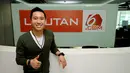 Pesepak bola klub Belgia Waasland-Beveren asal Indonesia, Arthur Irawan berkesempatan berkunjung ke ruang redaksi Liputan6.com, Jakarta, Kamis (28/5/2015). Di klubnya, Arthur Irawan bermain di posisi gelandang tengah. (Liputan6.com/Helmi Fithriansyah)
