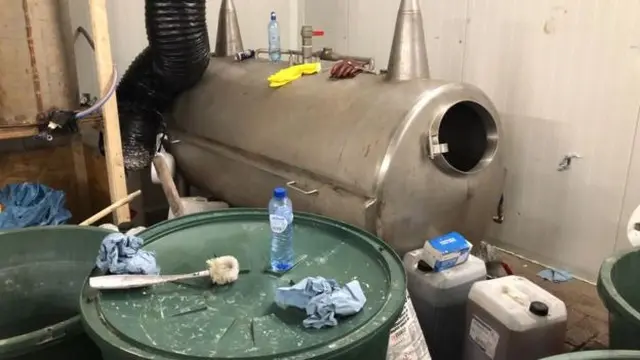 Laboratorium Kokain di Belanda (CENTRAL UNIT, NETHERLANDS POLICE)