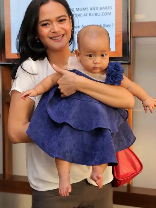 Bahkan anak keduanya ini, oleh istri Krishna Adhyata Pratama itu selalu diabadikan untuk terus mengikuti perkembangan buah hatinya. (Andy Masela/Bintang.com)