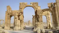Ini adalah The Arch of Triumph di kompleks situs kuno Palmyra yang dihancurkan ISIS. (Reuters)