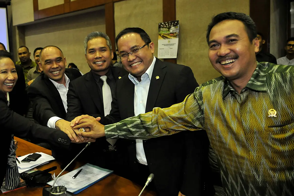 20151006-Menteri BUMN Rini Soemarno di Komisi VI-Jakarta