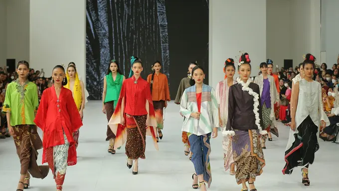 Warna Segar dalam Koleksi Kebaya dan Kain BIN House di Jakarta Fashion Week 2023