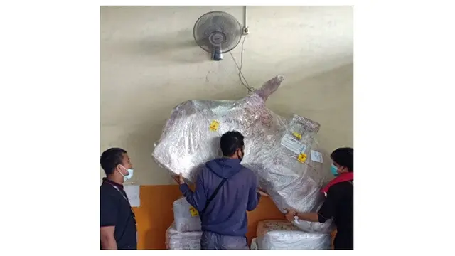 7 Potret Nyeleneh Bungkusan Paket Barang Ini Bikin Kurir Heran