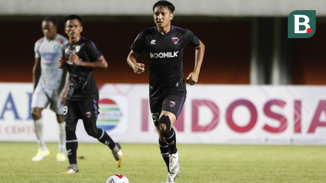 Penyerang Persita, Chandra Waskito, saat melawan Persib Bandung pada partai kedua Grup D Piala Menpora di Stadion Maguwoharjo, Sleman, Senin (29/3/2021).