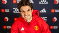 Senne Lammens, kiper rekrutan Manchester United dari Royal Antwerp di bursa transfer musim panas 2025. (Dok. X @ManUtd)