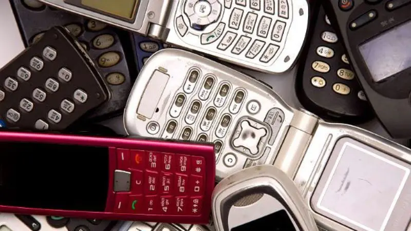 10 Keunggulan Ponsel Jadul yang Nggak Dimiliki oleh Smartphone