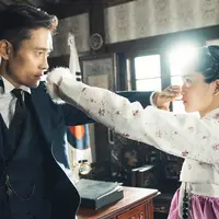 Drama Mr. Sunshine memang sudah ditunggu-tunggu oleh publik. Hal tersebut terbukti dari tingginya rating episode pertama yang mencapai rata-rata 8,9 persen. (Foto: soompi.com)
