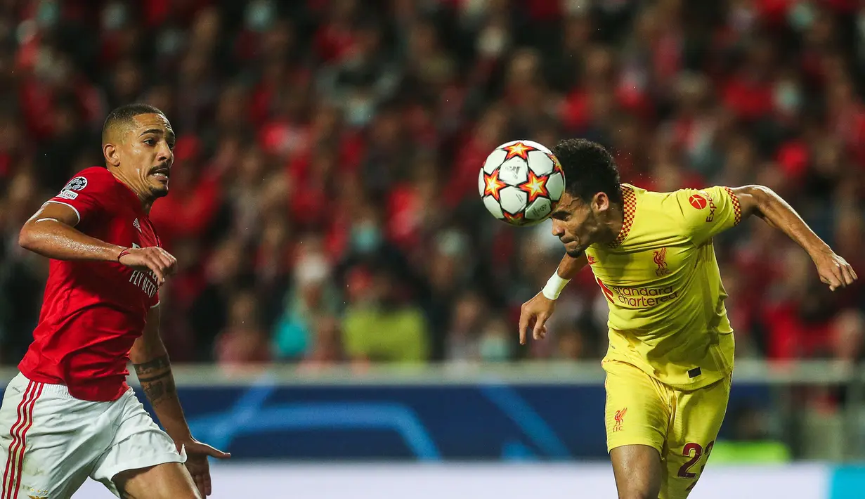 Luis Diaz juga mampu mencatatkan empat tembakan, tiga kali melakukan dribble sukses, dan mencatatkan akurasi umpan hingga 92 persen. (AFP/Patricia De Melo Moreira)