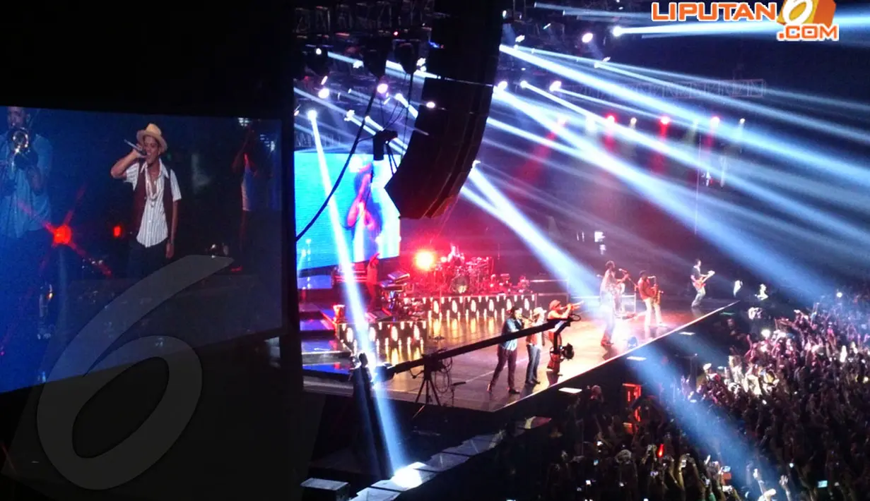 Bruno sukses menghentak panggung dan membuat seisi arena konser berdansa. Senin (24/3/2014) (Liputan6.com/Andrian M Tunay).