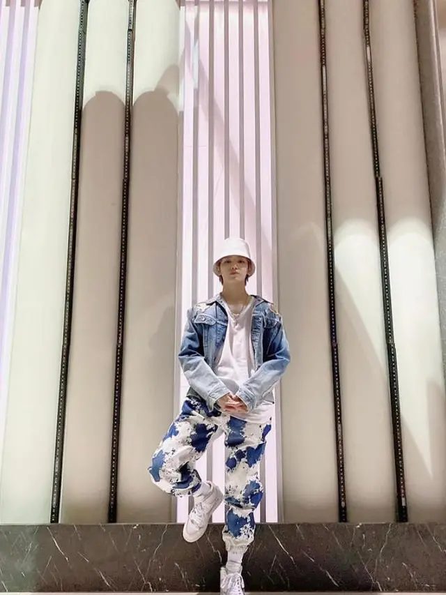 8 Potret Gaya Hypebeast Taeyong, Personel NCT Paling Modis yang Berulang Tahun Hari Ini