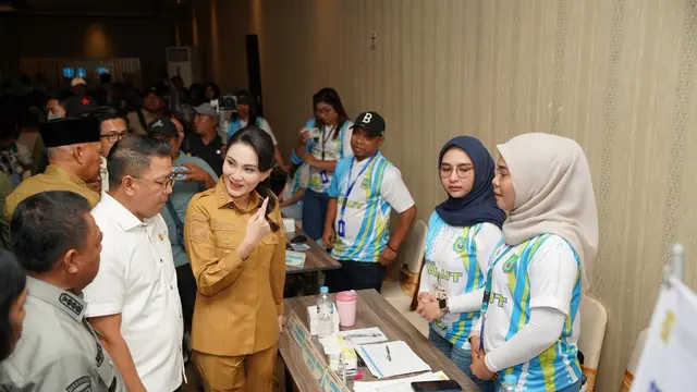 Penandatanganan kesepakatan Gubernur Maluku Utara, Sherly Tjoanda Laos, dan Executive Vice President External Relations Harita Nickel, Latif Supriadi. (Dok Harita)