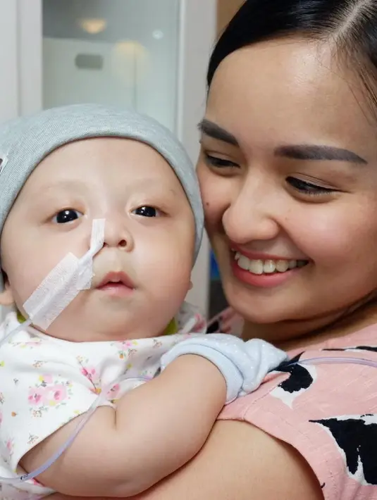 Saat ini perkembangan kesehatan bayi kelahiran 24 Mei 2017 ini semakin membaik. (Foto: instagram.com/joannaalexandra)