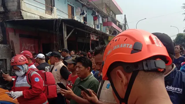 Kebakaran di Jalan Muara Baru, Penjaringan, Jakarta Utara, pada Minggu pagi (20/7/2025).