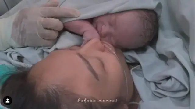 Ayu Dewi Lahirkan Anak Ketiga, Ini 5 Momen Manisnya