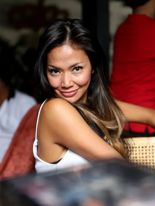 Istri Sebastian Paredes ini mengakui kehebatan Reza Rahadian sebagai aktor berkelas, ia pun membutuhkan orang yang dapat berakting sehingga ia menjatuhkan pilihan kepada aktor ‘Ainun dan Habibie’ tersebut. (Andy Masela/Bintang.com)