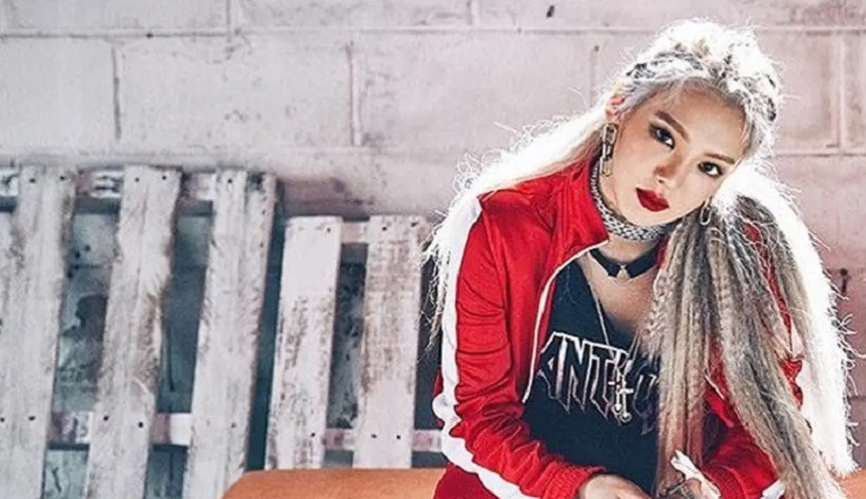 Baru-baru ini dalam acara Secret Unnie, Hyoyeon mengaku jika selalu menjadi seorang center saat debut dengan SNSD. Akan tetapi SM Entertainment lebih memilih personel lain untuk mengisi posisi center. (Foto: instagram.com/watasiwahyo)