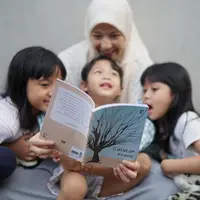 Natasha Rizki bacakan buku untuk anak (Instagram/natasharizkynew)