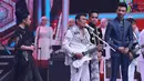 Dalam Konser Kemenangan tersebut, para finalis D'Academy Asia 3 Fildan, Riza dan Aulia berkesempatan berkolaborasi dengan penyanyi dangdut yang telah melegenda. (Adrian Putra/Bintang.com)