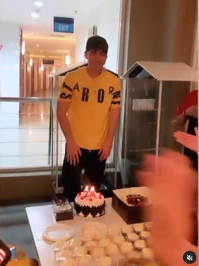 7 Momen Ulang Tahun Stefan William ke-28 Tahun, Dirayakan Bareng Celine Evangelista