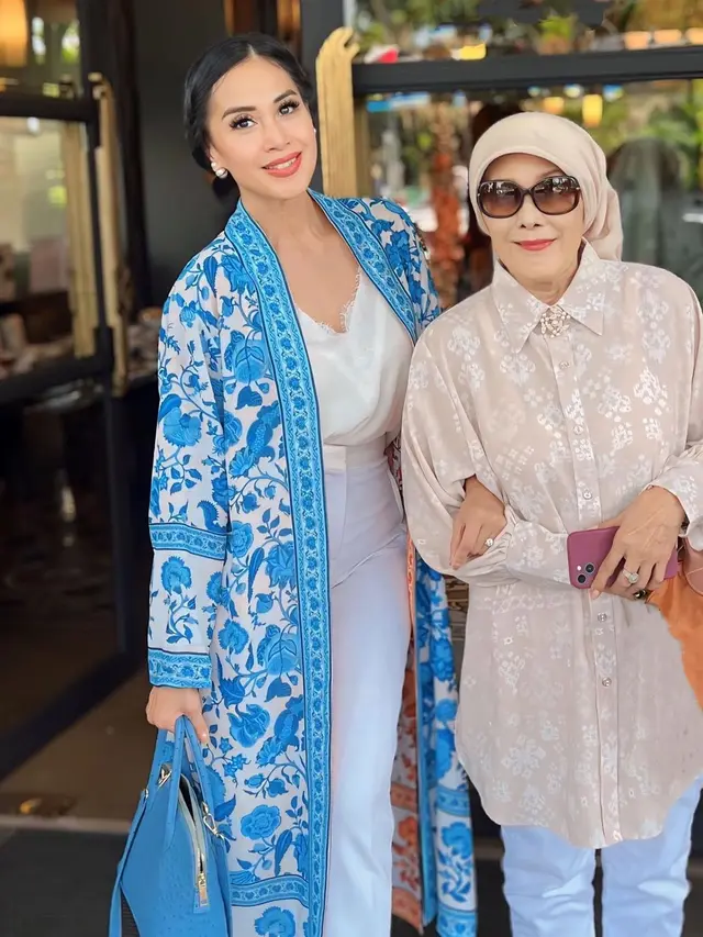 Potret Diah Permatasari bersama ibunya (Sumber: Instagram/@dps_diahpermatasari)