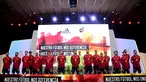 Pemain Timnas Spanyol berpose saat presentasi jersey baru untuk Piala Eropa 2020 di Las Rozas de Madrid, Spanyol, Selasa (12/11/2019). Timnas Spanyol memperkenalkan jersey baru untuk menyambut Piala Eropa 2020. (OSCAR DEL POZO/AFP)