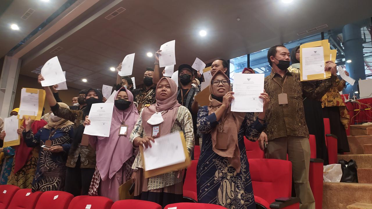 Kementerian Investasi/Badan Koordinasi Penanaman Modal (BKPM) melaksanakan kegiatan pemberian Nomor Induk Berusaha (NIB) ke 550 pelaku Usaha Mikro dan Kecil (UMK) perseorangan dari kabupaten/kota di Provinsi Jawa Tengah, Rabu (6/7/2022).