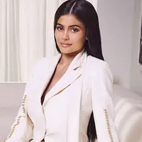 Dalam usia yang masih terbilang muda, Kylie Jenner sudah menjadi salah satu orang terkaya yang memiliki penghasilan tinggi. Tidak hanya terkenal di industri hiburan, Kylie pun juga seorang pegiat bisnis yang sukses. (Instagram/kyliejenner)