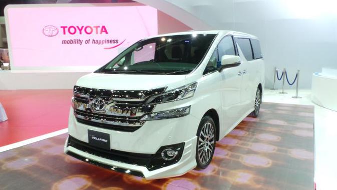 Keunggulan Toyota Alphard Di Mata Para Selebriti Otomotif