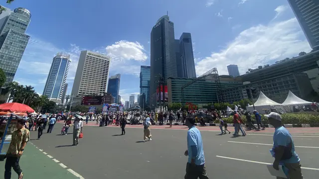 Suasana Bundaran HI usai iring-iringan Presiden dan Wakil Presiden Prabowo Subianto dan Gibran Rakabuming Raka.